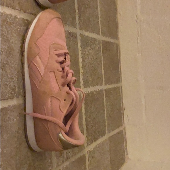 Pink Reebok sneakers - Picture 3 of 5